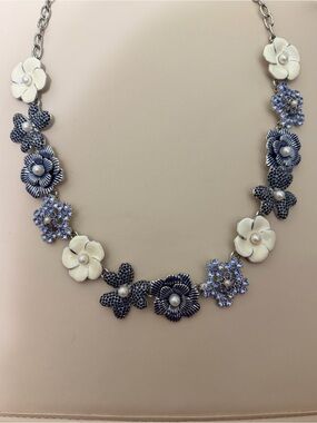 Floral Pearl Accent Necklace - Blue & White